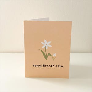 Joyeuse fête des mères - Carte pour une maman à qui vous voulez envoyer de l'amour pour sa journée spéciale - Carte de simples fleurs tenant la « Main » - Vierge à l'intérieur