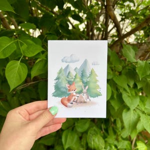 Jolie carte avec un renard et un lapin construisant un château de sable - animaux des bois de style aquarelle - oeuvres d'art originales dessinées à la main - baby shower, anniversaire, etc.