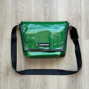 週末限定価格　FREITAG メッセンジャーバッグ グリーン/イエロー FREITAG グリーン メッセンジャーバッグ Freitag - Etsy 日本