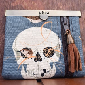 Cartera de mujer elegante y funcional, con diseños de tela del famoso artista de vida salvaje Charley Harper.