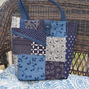 Beautiful ~ Functional Tote ~ Navy Linen & Faux Leather ~ Free Shipping!!