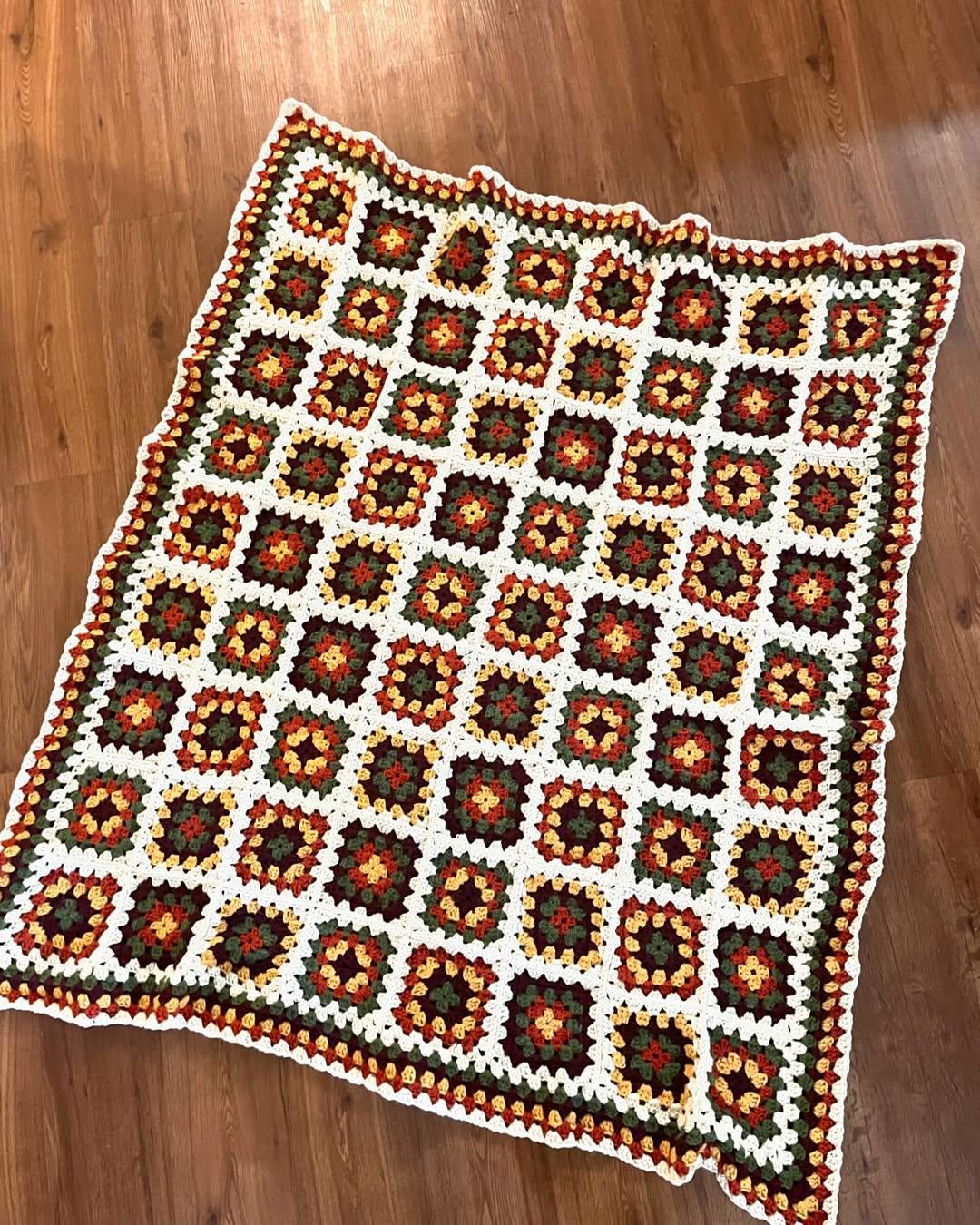 Crochet Granny Square Blanket Pattern: Easy Vintage Blanket