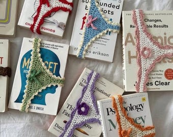 Marcapáginas de ganchillo con patrón de tanga para libro