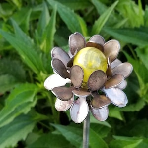 Metal Mum Flower Garden Stake