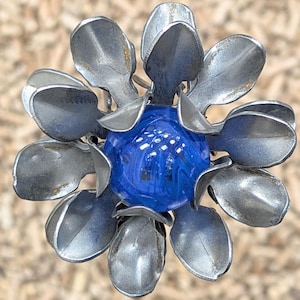 Metal Mum Garden Stake: Rusty Steel Flower with Glass Marble blue spaghetti
