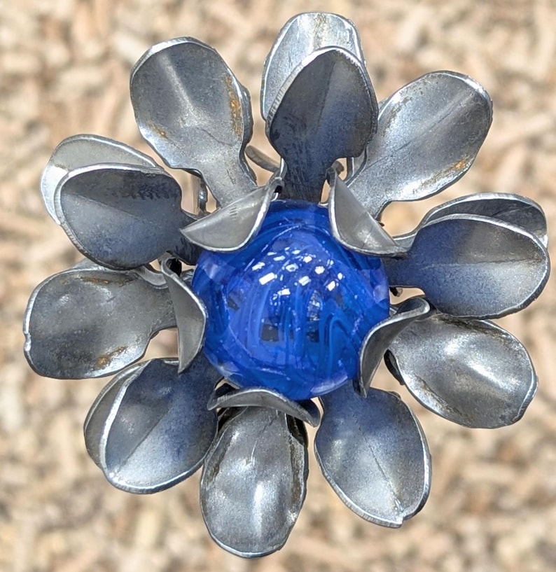 Metal Mum Garden Stake: Rusty Steel Flower with Glass Marble blue spaghetti
