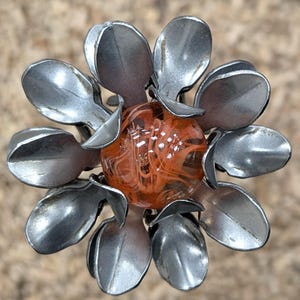 Metal Mum Garden Stake: Rusty Steel Flower with Glass Marble orange spaghetti