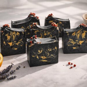 Natural Turmeric Charcoal Soap for Sensitive Skin Gentle Detox Facial Cleanser for Acne Soap Gift for Women Self Care Tea Tree Body Soap bild 2