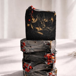 Natural Turmeric Charcoal Soap for Sensitive Skin Gentle Detox Facial Cleanser for Acne Soap Gift for Women Self Care Tea Tree Body Soap bild 7