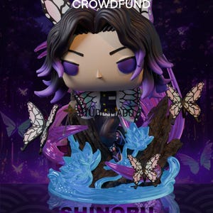 Puede incluir: Figura de un personaje con cabello negro y morado, detalles de mariposas y el nombre "SHINOBU" en texto morado. La figura está sobre un fondo morado con detalles de mariposas y el texto "PATREON CROWDFUND".
