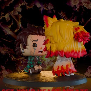 Puede incluir: Dos figuras de estilo anime sobre una base redonda. Una figura tiene cabello castaño y viste una chaqueta a cuadros verde y negro. La otra figura tiene cabello amarillo y rojo con un diseño de llama. El texto "SET YOUR HEART ABLAZE" está en la parte inferior.