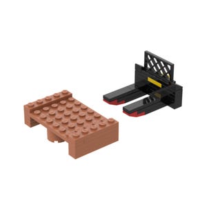 Può includere: Un pallet marrone in stile Lego e un carrello elevatore nero in stile Lego con dettagli rossi. Il pallet è rettangolare con borchie. Il carrello elevatore ha due forche e un retro a traliccio.