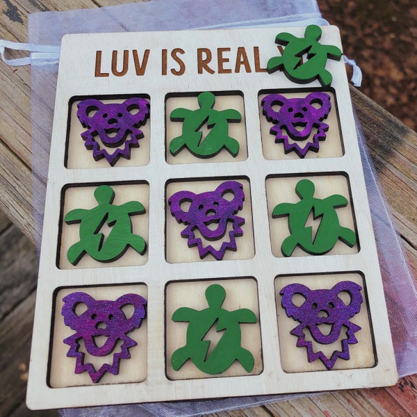 Personalized Wooden Tic-Tac-Toe Game Terrapins and Bears