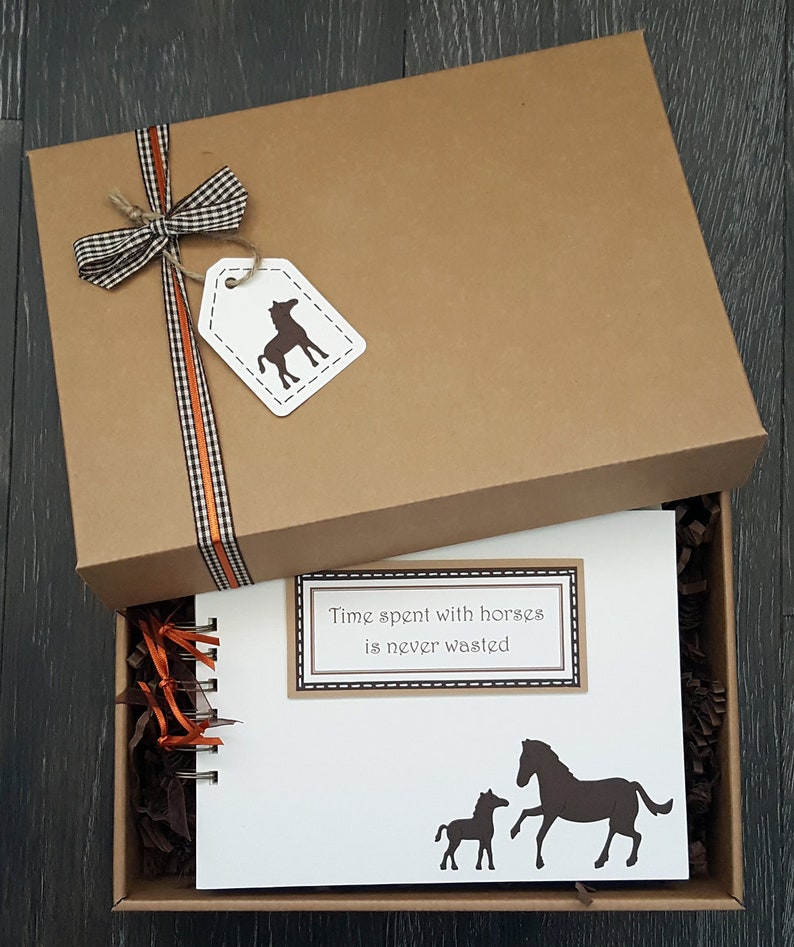 Horse lover gift pony scrapbook 8x 6 Memory Book can be personalised 画像 1