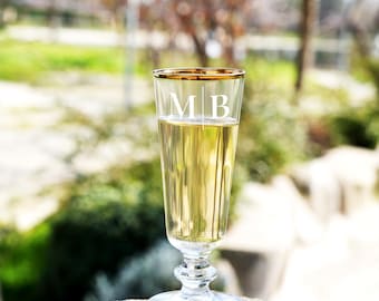 Personalized Wedding Champagne Flutes, Custom Mr and Mrs Toasting Glasses