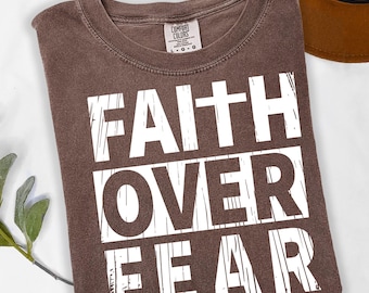 Chemise Faith Over Fear pour homme, chemise Comfort Colors® pour homme et femme - T-shirt inspirant, tenue religieuse, haut graphique chrétien, chemise positive