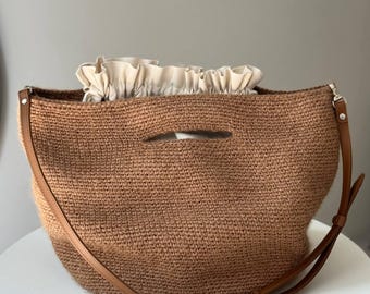 Borsa tote in rafia realizzata a mano, borsa a tracolla intrecciata con manici in pelle