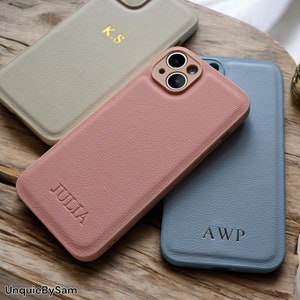 Op maat gemaakt iPhone-hoesje met reliëf, gepersonaliseerd leren hoesje voor iPhone 16 15, 14, 13, 12, 11, XR, XS, X 8, 7 Plus, Pro, Max, SE, Mini, Gift Xmas