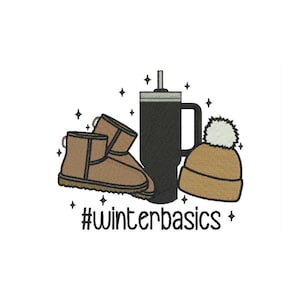 Könnte beinhalten: Gesticktes Design mit Winter-Essentials: braune Stiefel, ein schwarzer Reisebecher und eine beige Mütze mit weißem Bommel. Der Schriftzug "#winterbasics" ist im Design enthalten, zusammen mit Sternen.