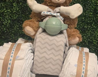 ATV de 4 ruedas con pañales y osito de peluche