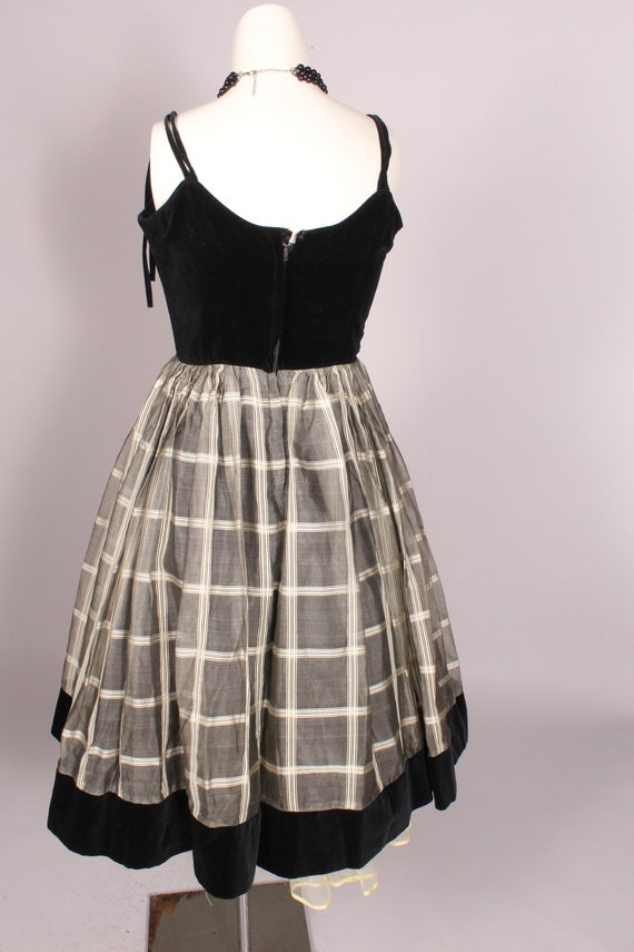 50s Dress //  Vintage 50s Black Velvet & White Gr… - image 8