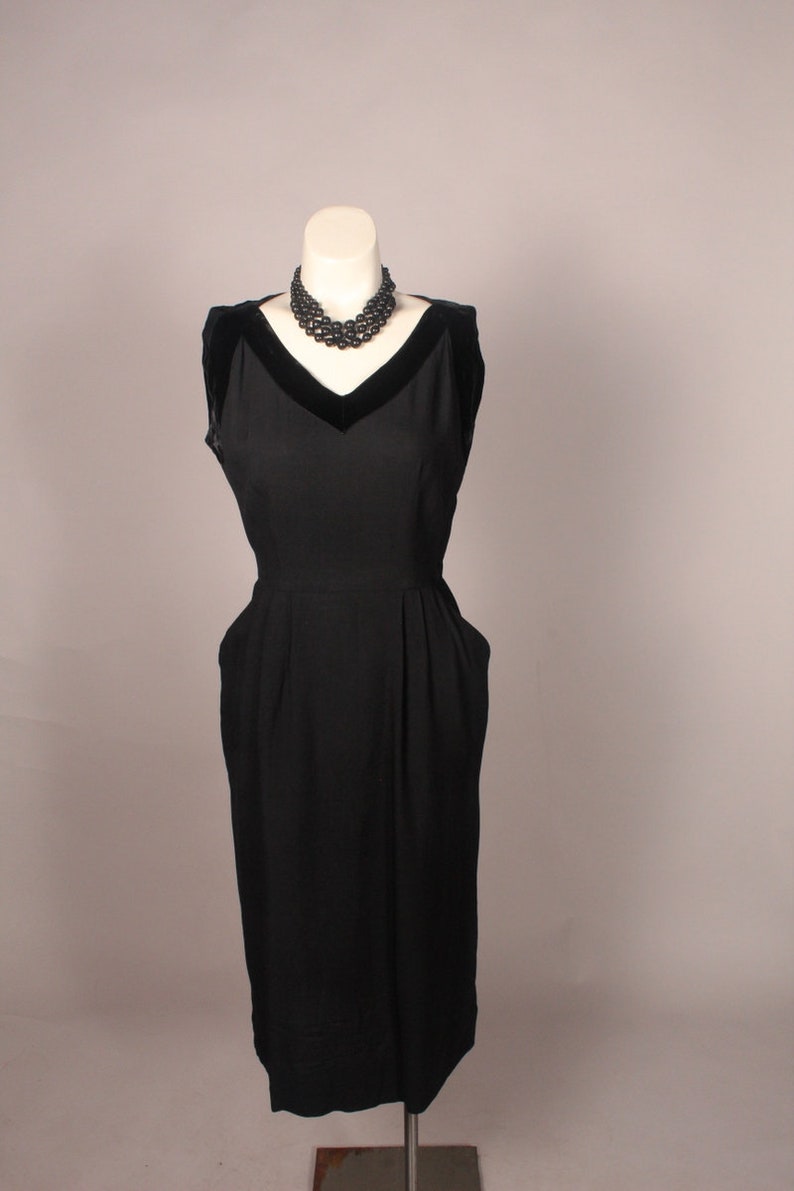 Vintage 50s Black Dress, Vintage 50s Black Linen Dress with Velvet Trim Size S 26 waist, Black Dress metal side zipper zdjęcie 3