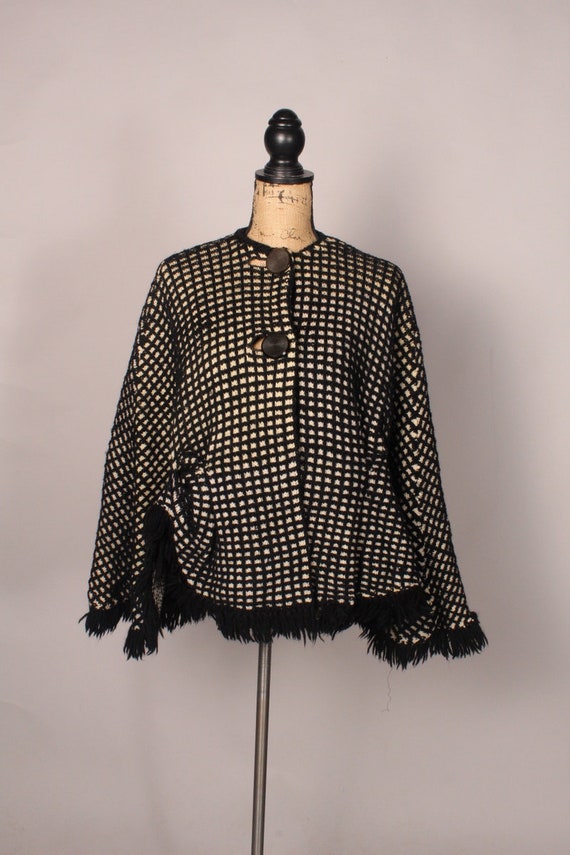 60's Cape //  Vintage 60's Black & Cream Knit Cap… - image 2