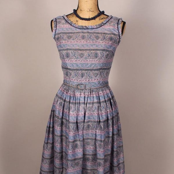 Abito vintage in cotone stampato viola anni '60 con cintura, taglia S XS, vita 24"