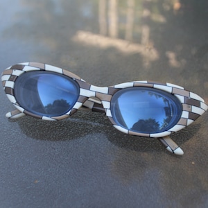 Vintage 70s Tan White Check Cat Eye Sunglasses by Artcraft Holiday 317
