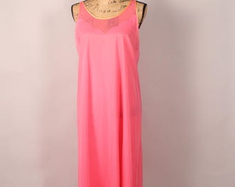 Camisola longa de chiffon rosa vintage dos anos 60 com acabamento amarelo da Lorraine Lingerie
