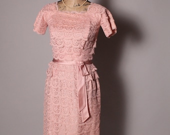 Vestido vintage de encaje rosa de los años 50 de DuBarry New York Fashion, talla S, cintura de 26" y encaje escalonado