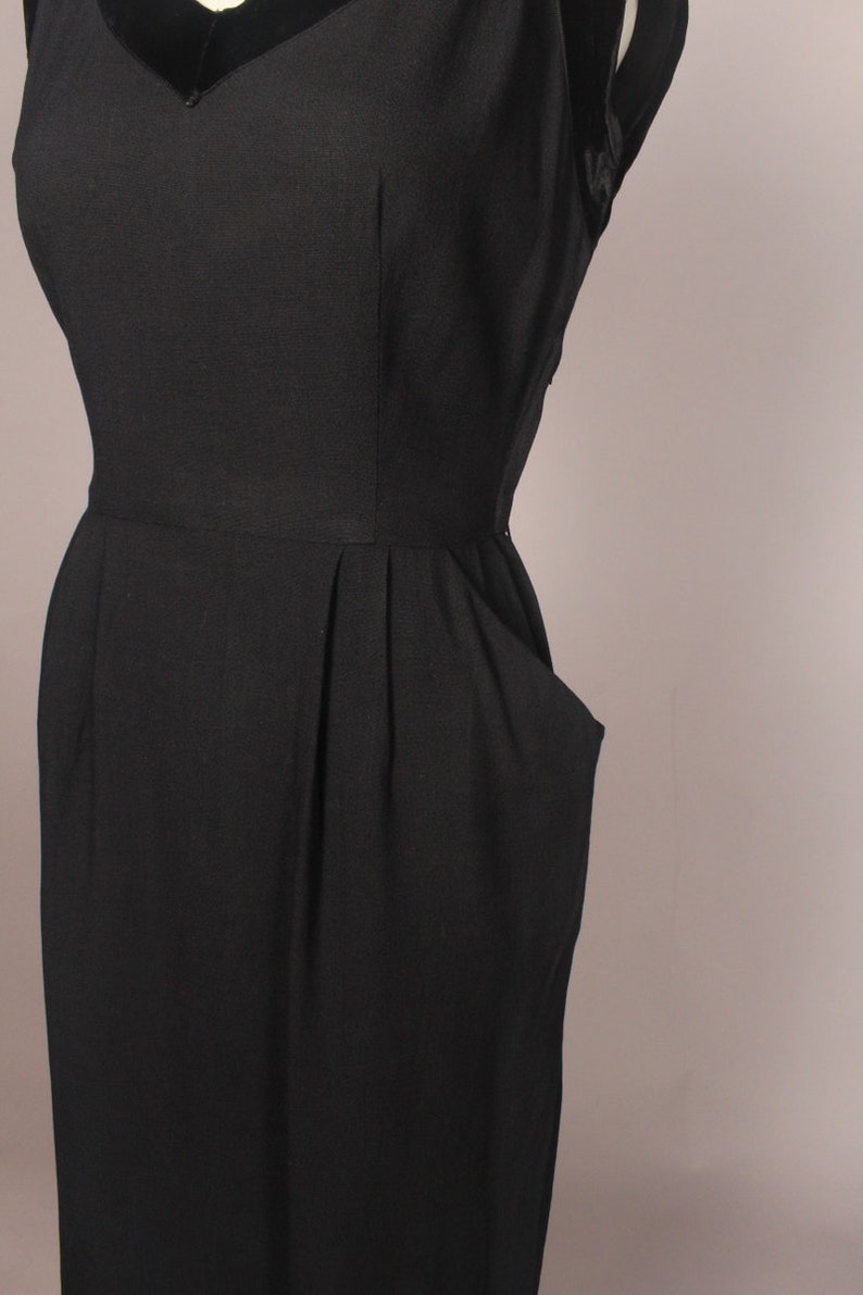 Vintage 50s Black Dress, Vintage 50s Black Linen Dress with Velvet Trim Size S 26 waist, Black Dress metal side zipper zdjęcie 7