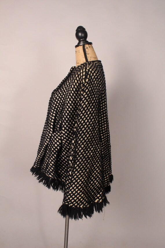 60's Cape //  Vintage 60's Black & Cream Knit Cap… - image 8