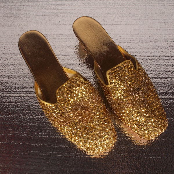 50s 60s Shoes //  Vintage 50s 60s Gold Beaded Shoes Mules Slip-on Heels Size M 6/6.5 made in Hong Kong