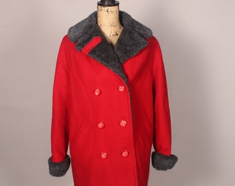 1960年代のヴィンテージレッドウールコート、ブラックフェイクファー
