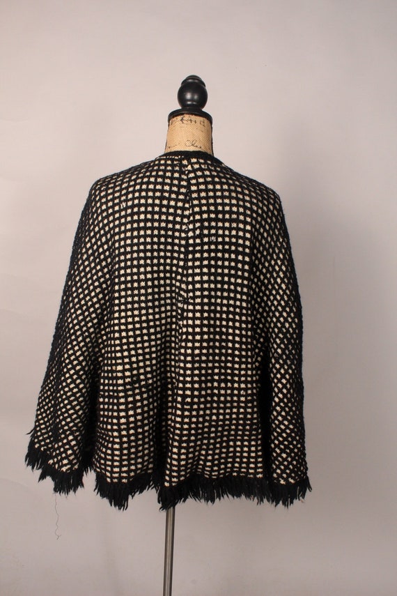 60's Cape //  Vintage 60's Black & Cream Knit Cap… - image 9