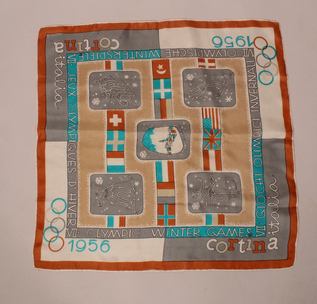 L'histoire du foulard en soie | Foulards en soie de haute qualité - Sino Silk