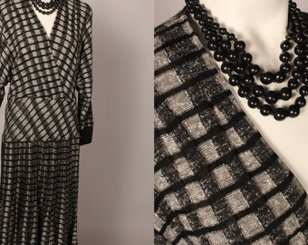 Robe des années 80 // vintage 80s Gris &Black Knit Dress par Dawn Joy Fashions Taille M L 30"ish taille