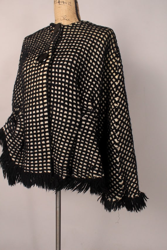 60's Cape //  Vintage 60's Black & Cream Knit Cap… - image 7