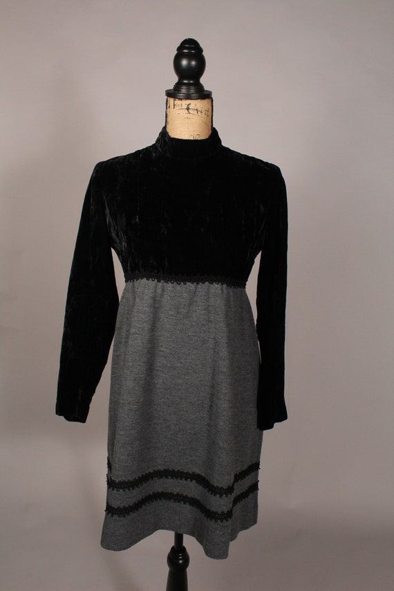 60s 70s Dress //  Vintage 60s 70s Black Gray Dres… - image 2