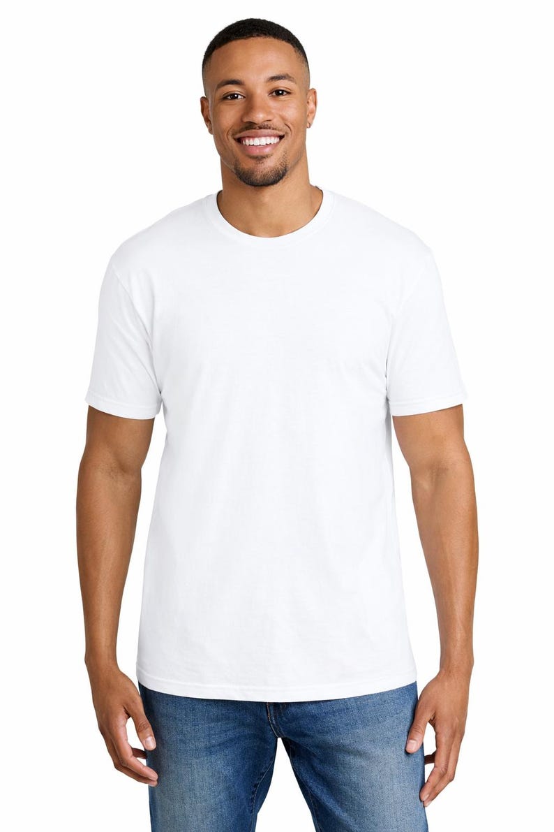 Może przedstawiać: Zestaw trzech ceramicznych kubk&oacute;w z nakrapianym, matowym wykończeniem. Kubki są w odcieniach kremu, jasnoszarym i ciemnoszarym. Każdy kubek ma prosty, minimalistyczny design, idealny do kawy lub herbaty.