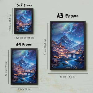 Puede incluir: Tres impresiones art&iacute;sticas enmarcadas que muestran un paisaje de fantas&iacute;a con un puente, un r&iacute;o y una ciudad bajo un cielo estrellado. Los marcos negros contienen impresiones de 19,8 cm x 14,8 cm, A4 (32 cm x 23 cm) y A3 (44 cm x 32 cm).