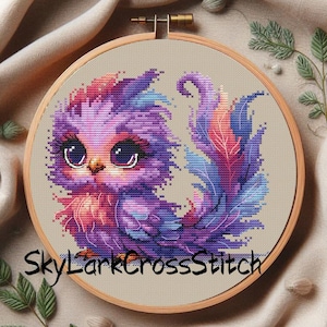 Kleine vogel kruissteekpatroon rood en violet baby Phoenix, cadeau fantasieliefhebbers, grillig magisch decor voor doe-het-zelf pdf-formaat