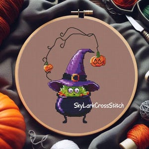Korsstygnsmönster häxkrukavarelse, Halloweenmagisk design, broderi med förtrollad kittel, kusligt pumpadekormönster