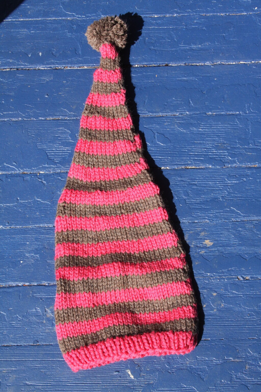 Aran Traditions Berretto Invernale In Maglia Rosa Cipria Con Pompon In Finta Pelle – Taglia Unica Elastica