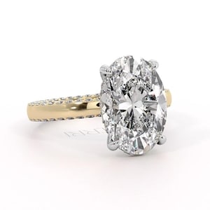 Anillo de diamantes cultivados en laboratorio de 5 quilates con forma ovalada / Banda solitaria de 2,4 mm / Halo pavé lateral y oculto / Corte ovalado de 5 quilates con certificación IGI VS1-E / Anillo de compromiso