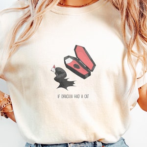 If Dracula Had a Cat Funny Vampire Meme Tee - Retro Goth Vibes Tshirt - Funny Halloween Cat Lover Gift For Pet Parents, Horror Fans