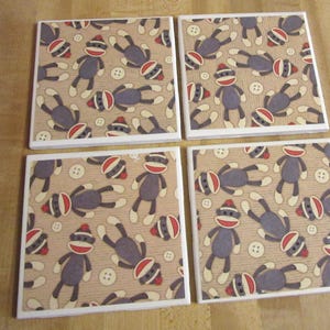 Posavasos de mono calcetín, portavasos original, para amantes de los monos calcetín, cumpleaños, fiestas, decoración de bar, 4 posavasos de cerámica, menores de 15 años