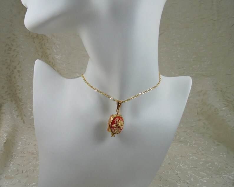 Woman Vintage Style Limited Edition Victorian Floral Cameo Gold-Plated Necklace Spinner Necklace 3 Cameos Customize You Choose