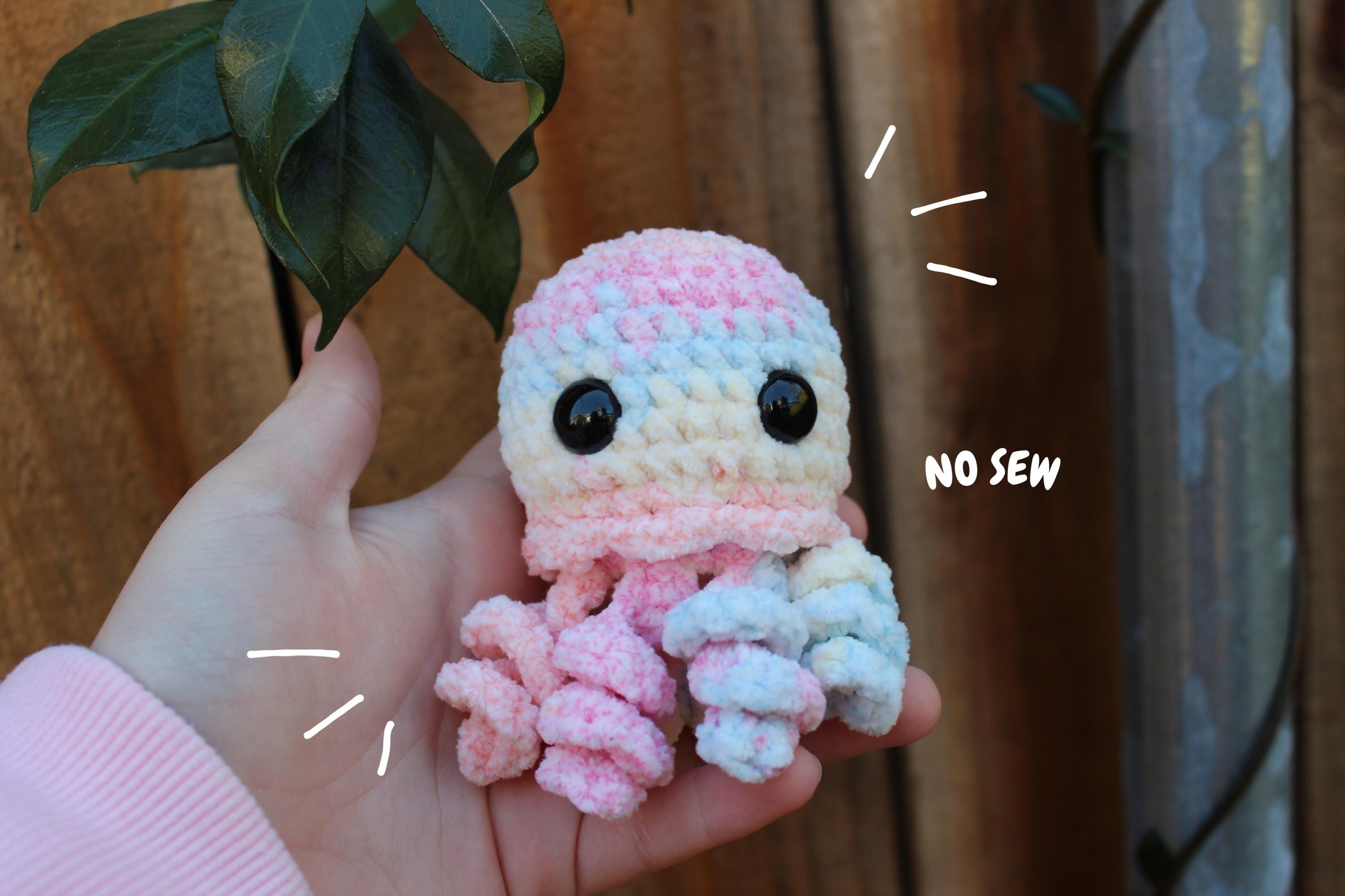 39 Crochet Jellyfish Patterns: Amigurumi, Rattles, Squish, and Keychains 35 Mini Jellyfish Crochet Pattern Amigurumi